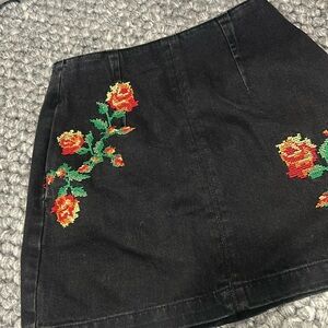 Topshop‎ Moto Black Embroidered Denim Skirt Size 2